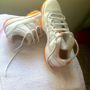 Women Jordan 11 retro Low